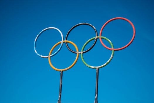 Telefoon met schema voor vandaag olympische spelen op station Utrecht Centraal