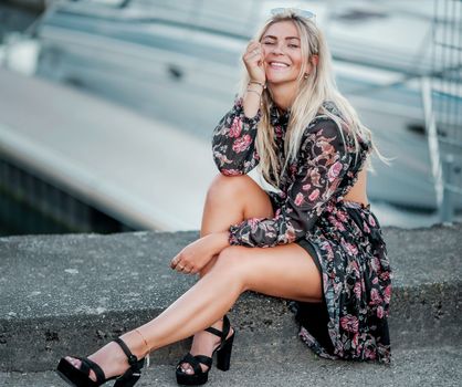 Jessica C influencer in een stijlvolle lifestyle-setting met moderne beauty- en fashion-uitstraling